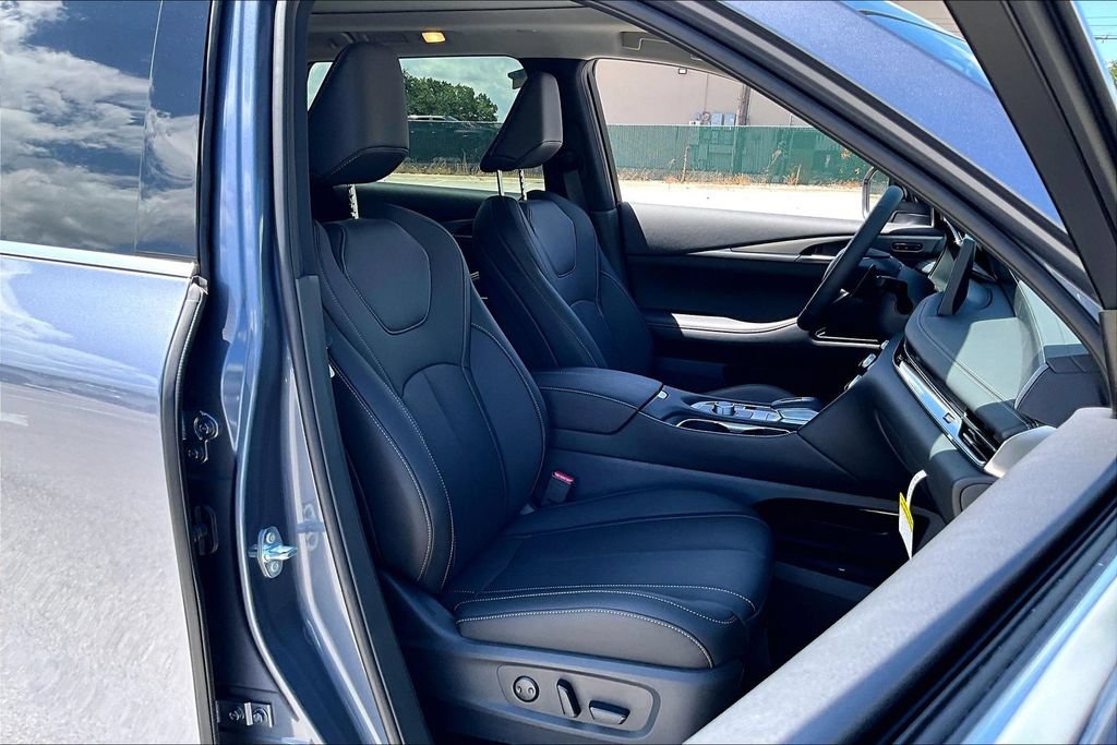 Used 2027 INFINITI QX60 Luxe w/ Cargo Package FWD image 48