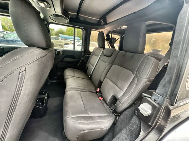 Used 2018 Jeep Wrangler Unlimited Sahara AWD/4WD image 24