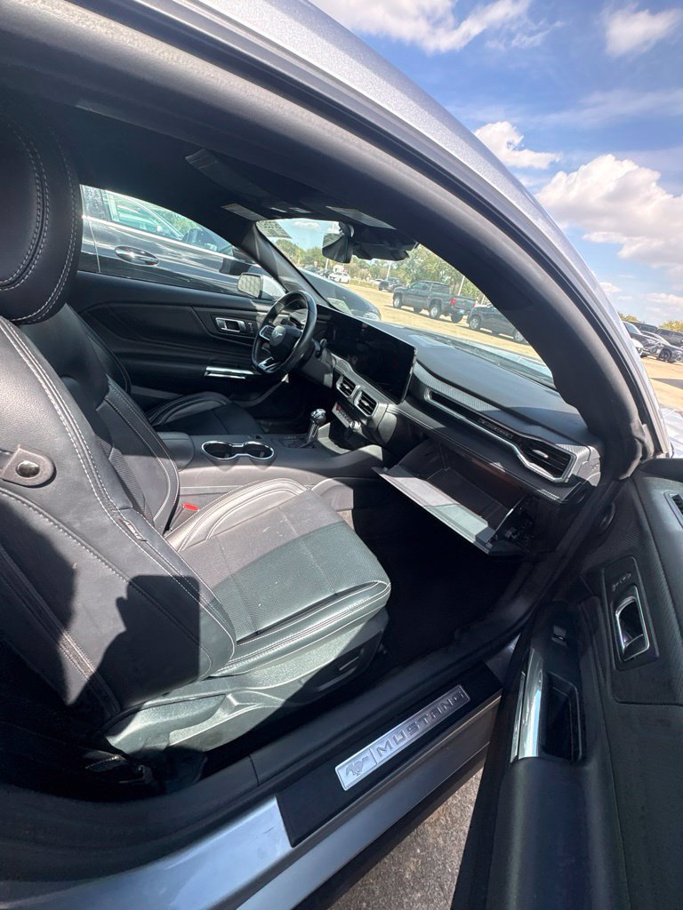 Used 2025 Ford Mustang Premium RWD image 3