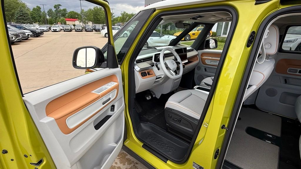 Used 2025 Volkswagen ID. Buzz 1st Edition image 9