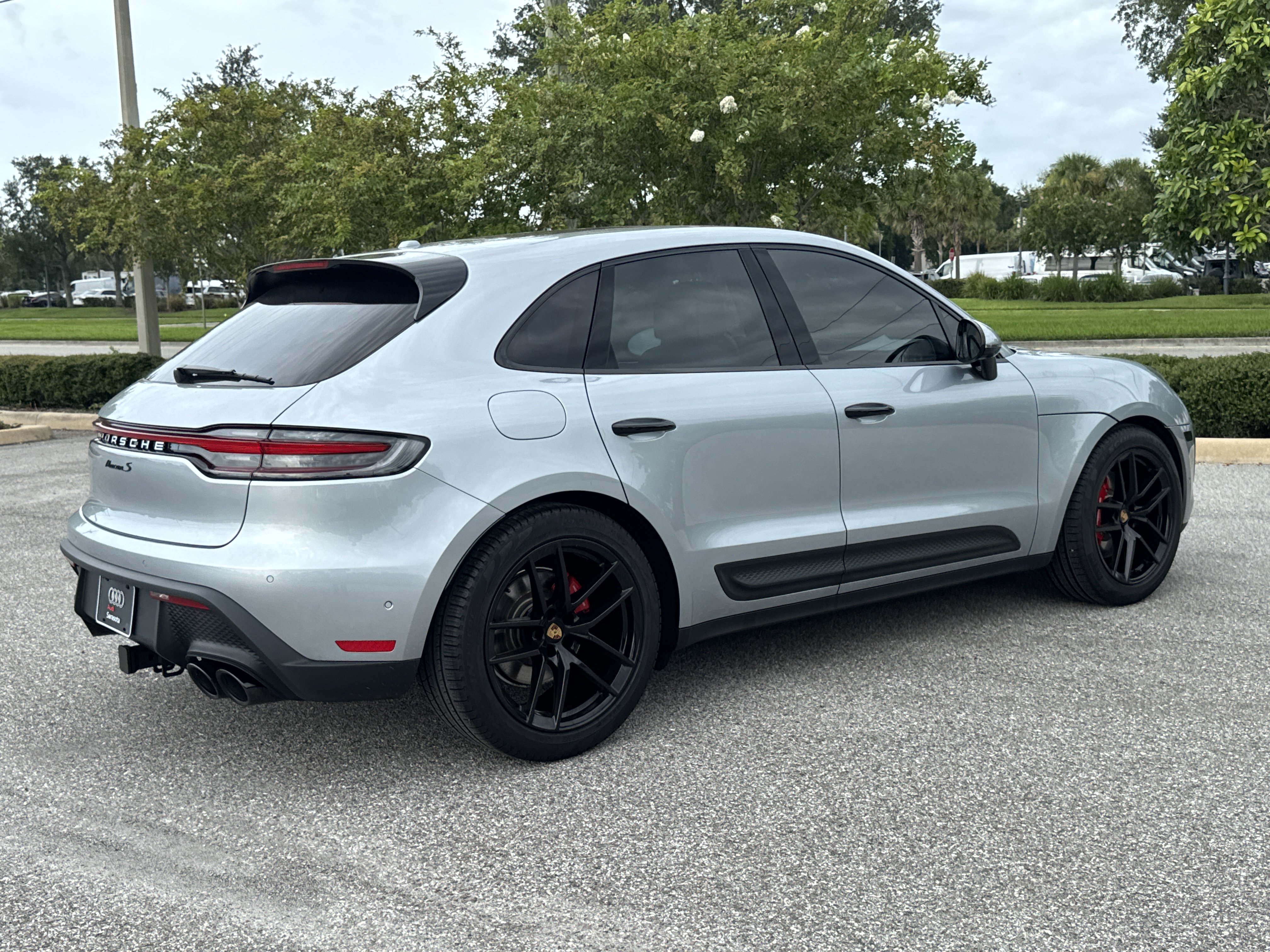 Used 2023 Porsche Macan S AWD/4WD image 4