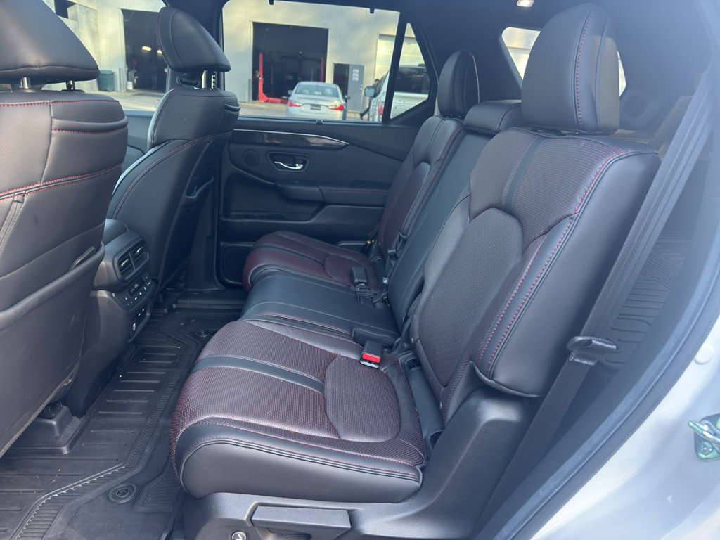 Used 2025 Honda Pilot Black Edition image 21