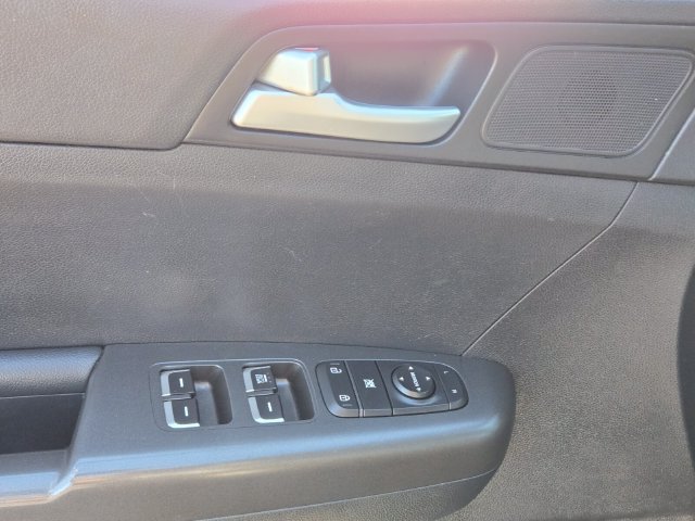 Used 2020 Kia Sportage LX FWD image 17