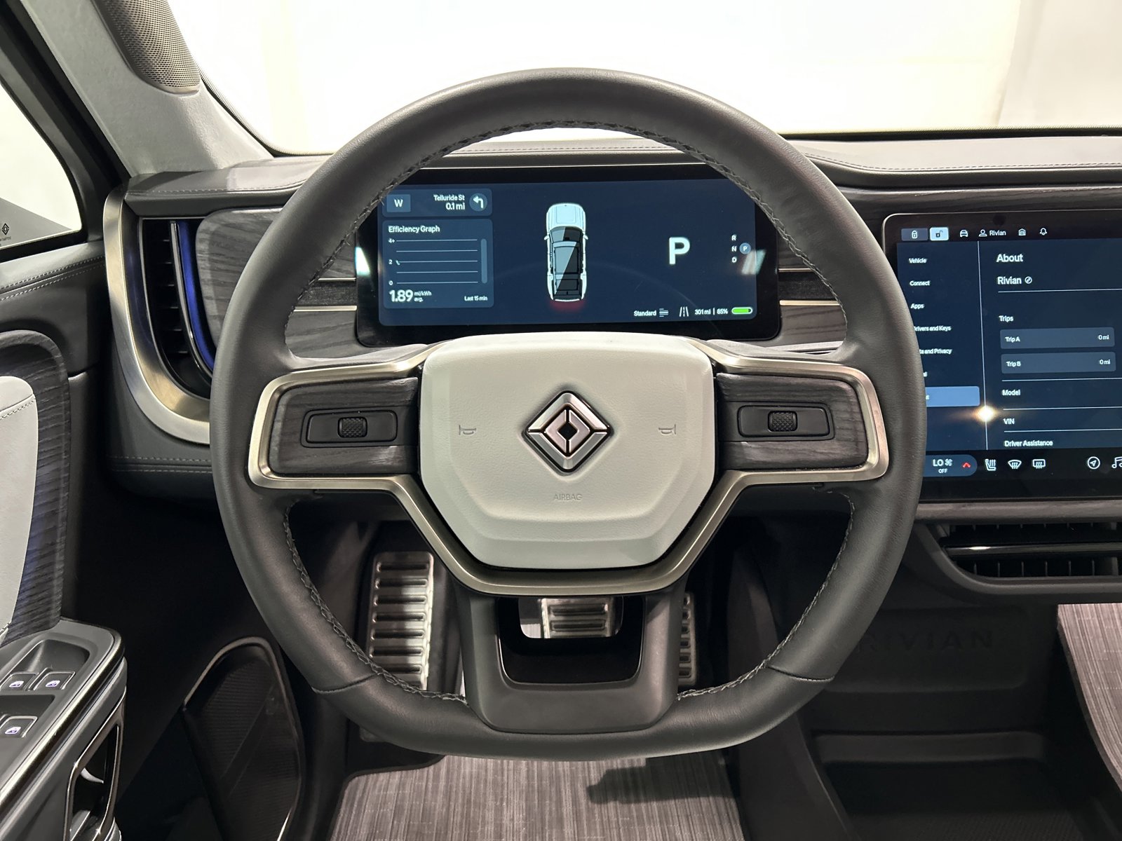 Used 2024 Rivian R1S Adventure AWD/4WD image 28
