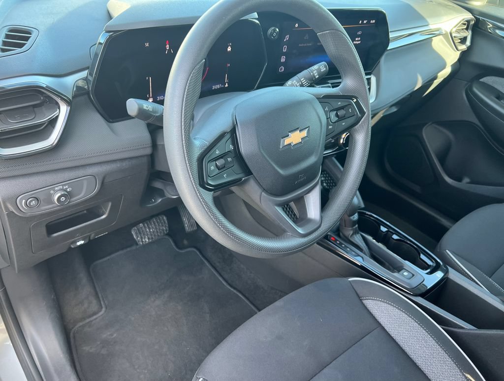 Used 2025 Chevrolet TrailBlazer LT AWD/4WD image 19