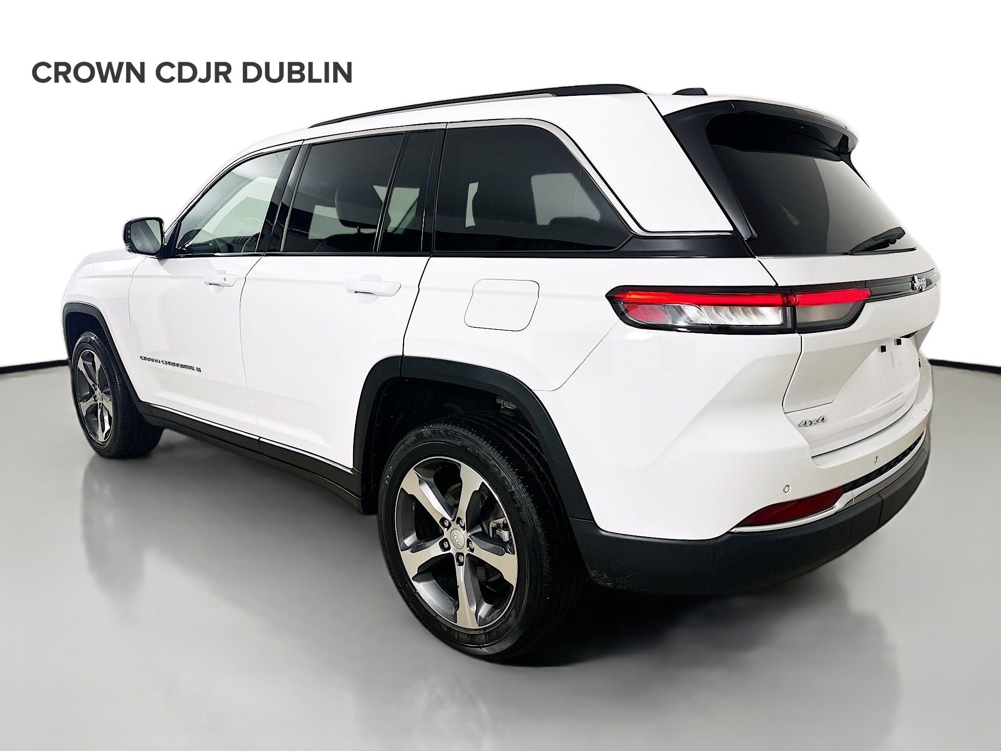 Used 2023 Jeep Grand Cherokee Limited image 8