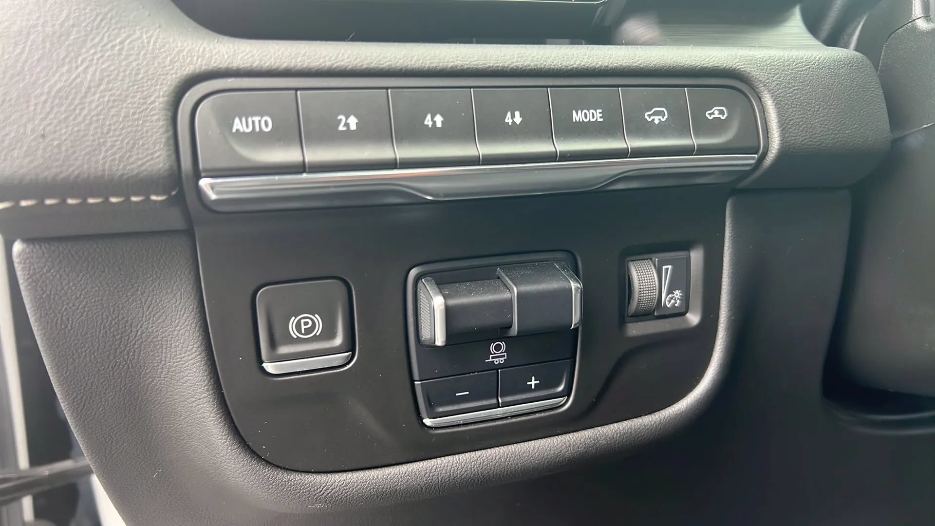 Used 2021 Cadillac Escalade Sport w/ Driver Assist Tech Package AWD/4WD image 25