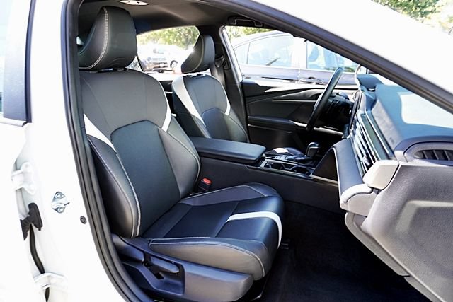 Used 2025 Toyota Camry SE FWD image 13