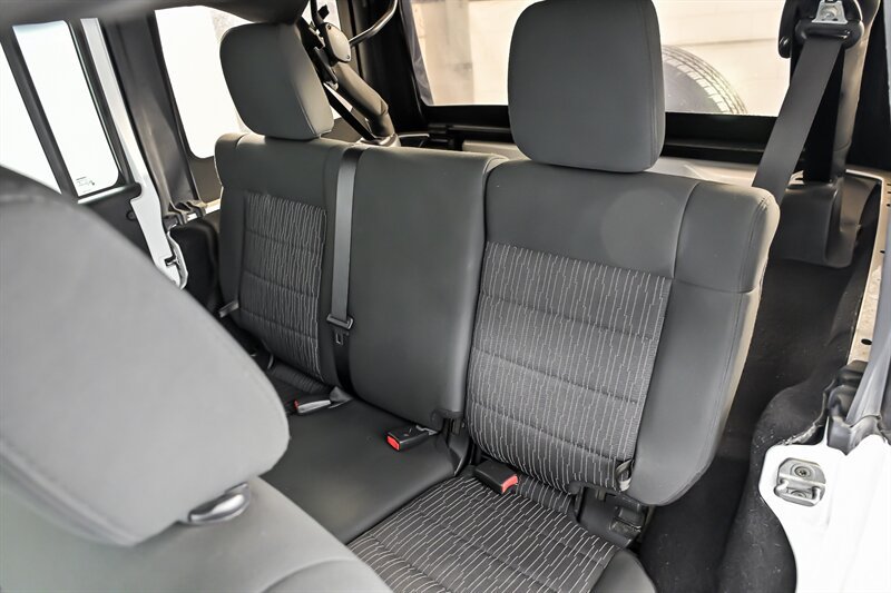 Used 2012 Jeep Wrangler Unlimited Sahara w/ Connectivity Group AWD/4WD image 17