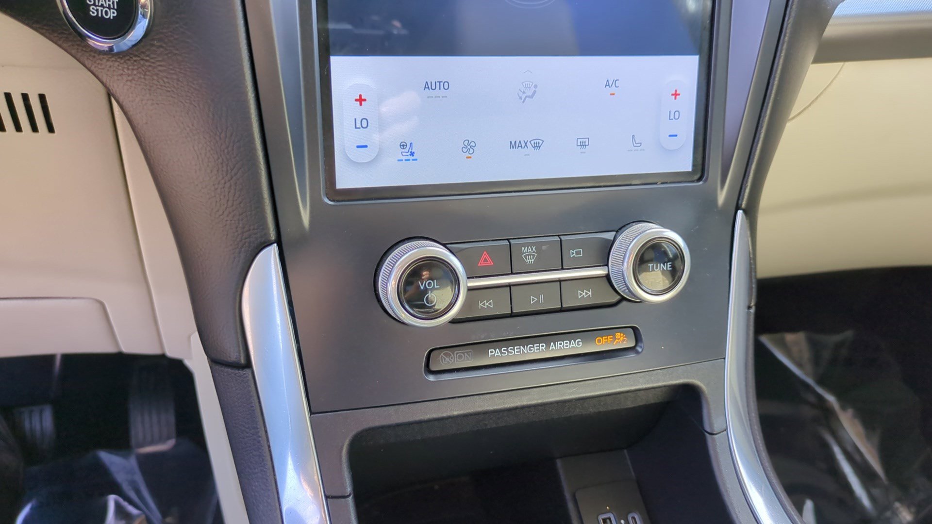 Used 2022 Ford Edge Titanium w/ Equipment Group 301A image 25