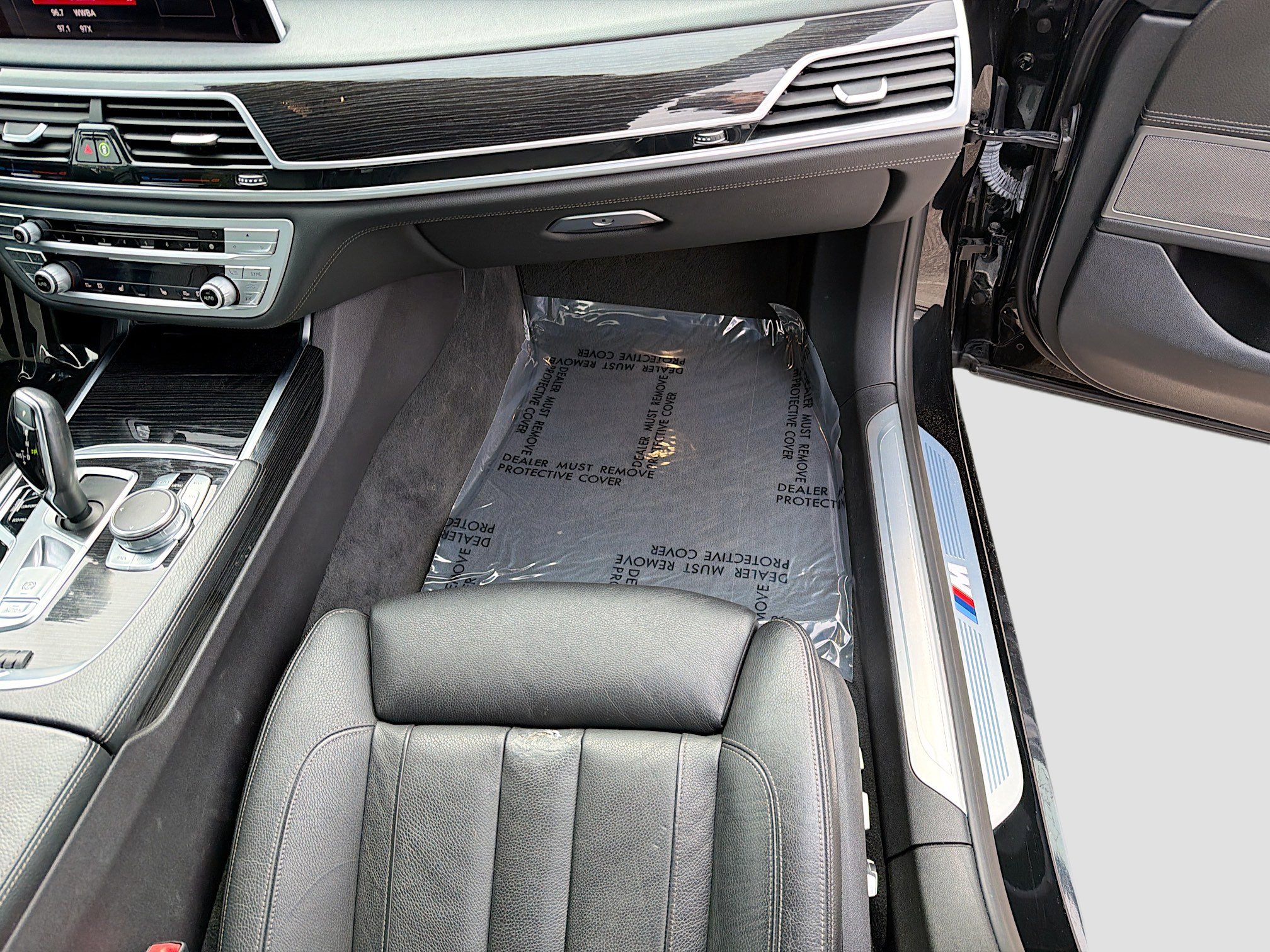 Used 2019 BMW 740i 740i w/ M Sport Package image 17