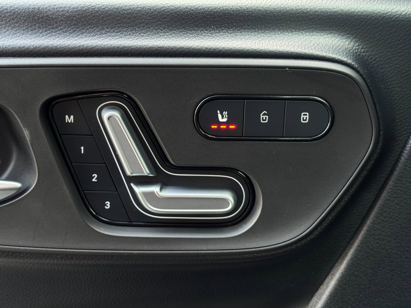 Used 2023 Mercedes-Benz Sprinter 3500 w/ Parking Package image 17