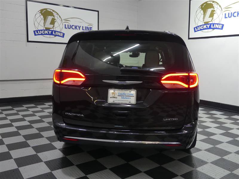 Used 2020 Chrysler Pacifica Limited w/ Tire & Wheel Group FWD image 8