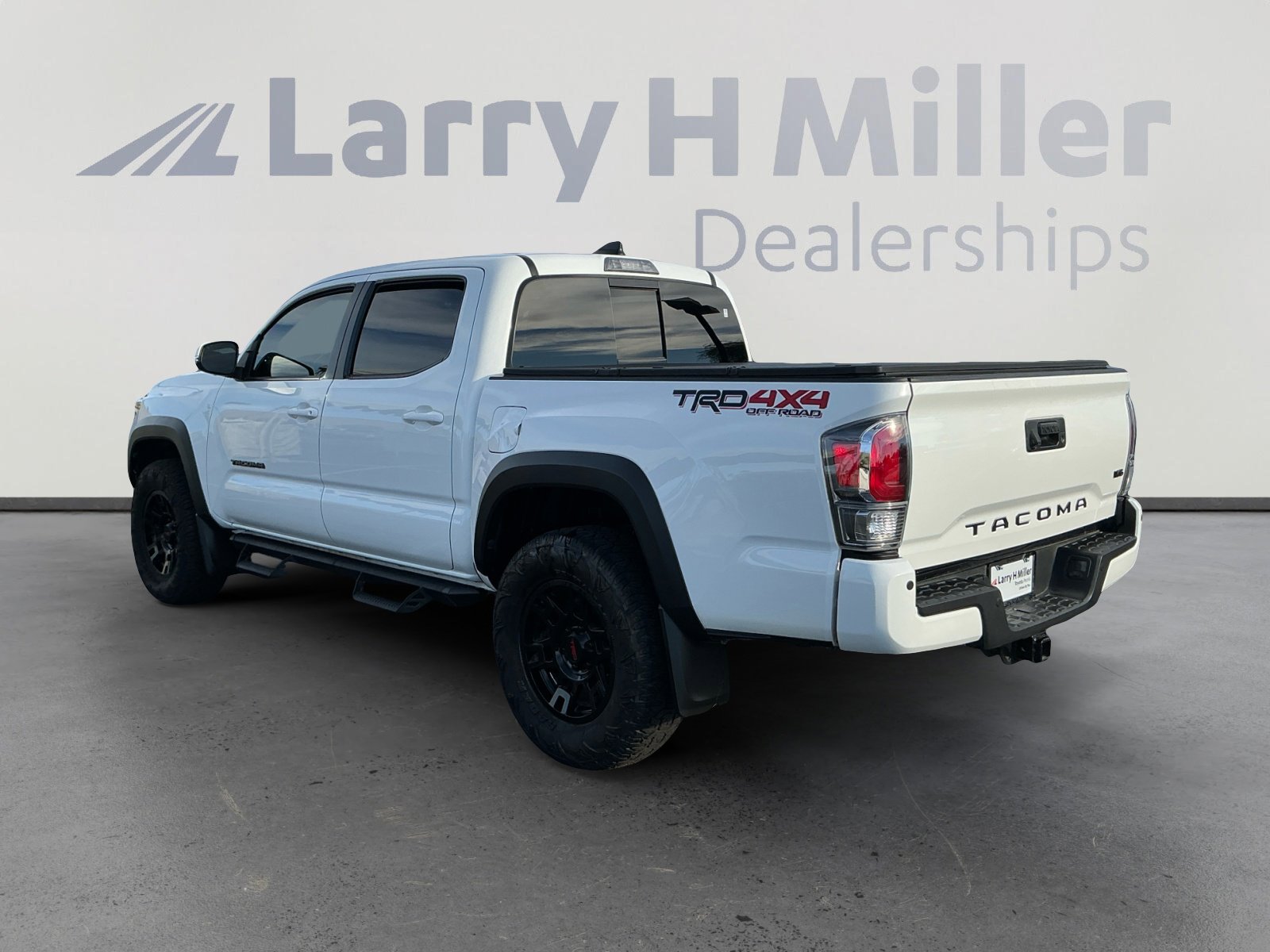 Used 2023 Toyota Tacoma TRD Off-Road image 3