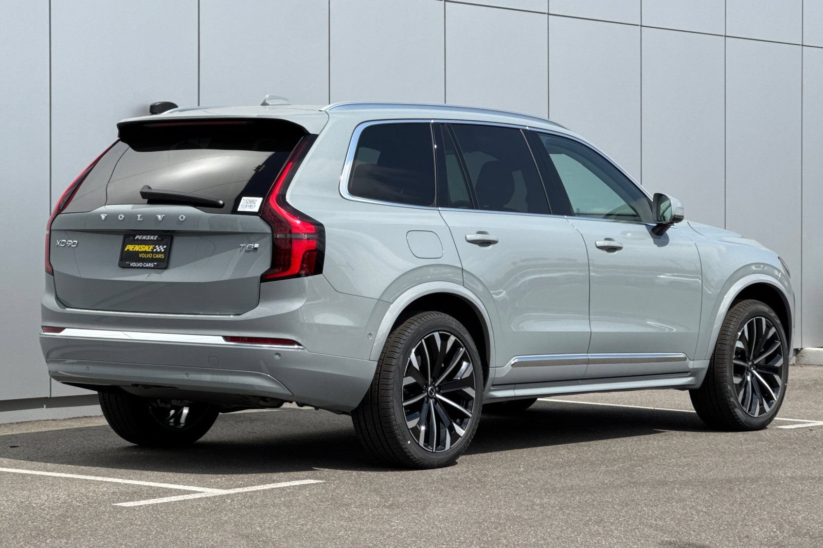 New 2026 Volvo XC90 T8 Ultra w/ Protection Package AWD/4WD image 5