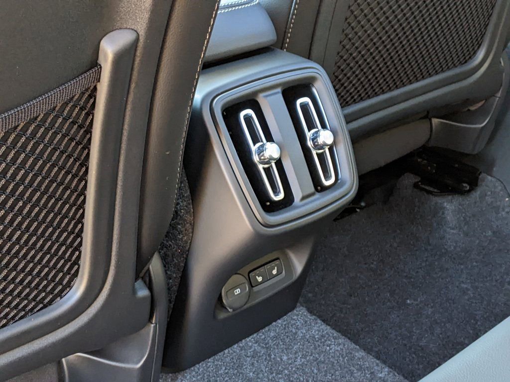 Certified 2026 Volvo XC40 B5 Plus w/ Protection Package Premier image 24