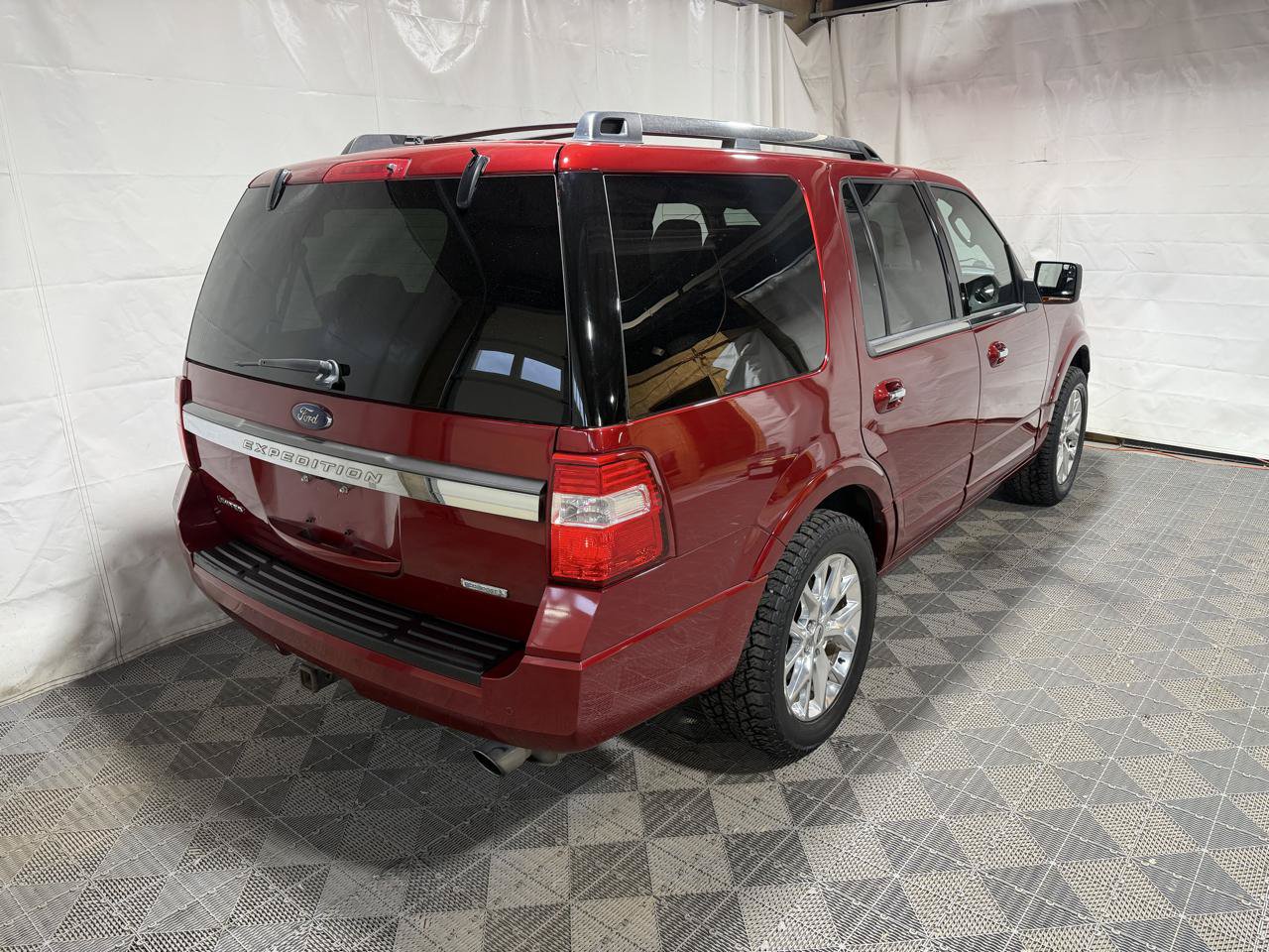 Used 2017 Ford Expedition Limited w/ Equipment Group 301A AWD/4WD image 8
