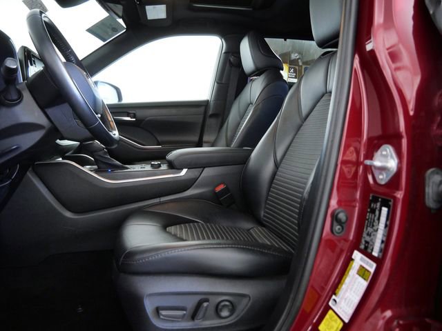 Used 2021 Toyota Highlander XSE image 18