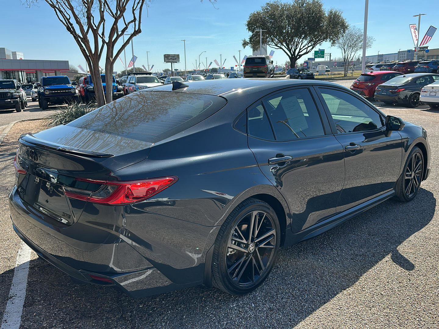 Used 2025 Toyota Camry XSE FWD image 3