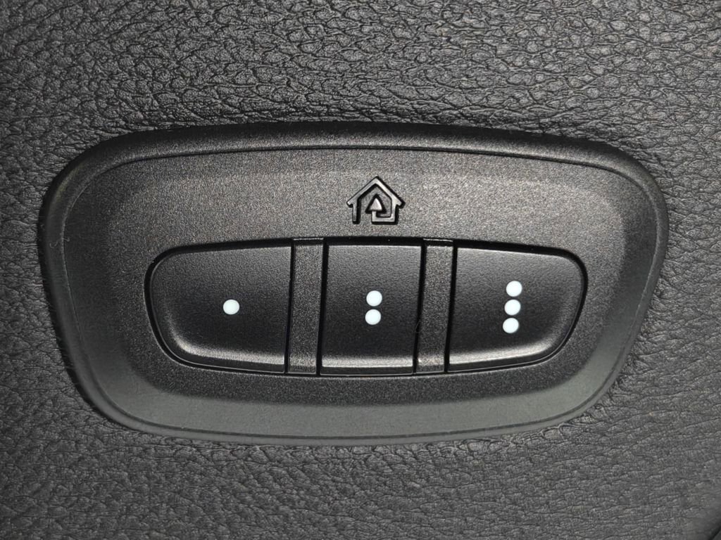 Used 2019 Jeep Wrangler Unlimited Sahara AWD/4WD image 10