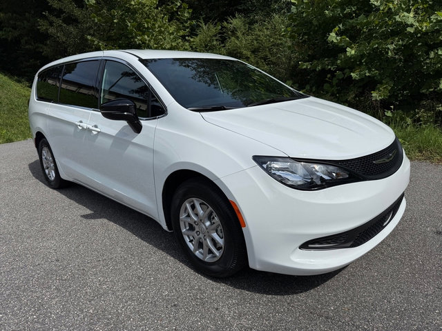 New 2026 Chrysler Voyager LX image 5