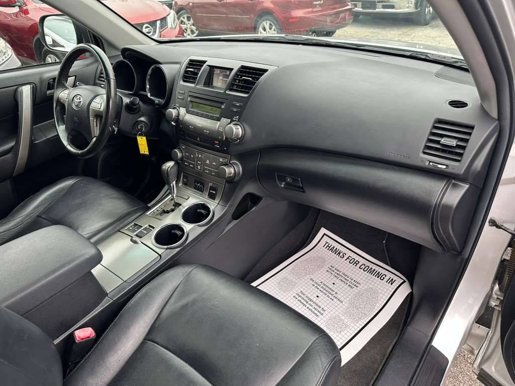 Used 2010 Toyota Highlander SE image 13