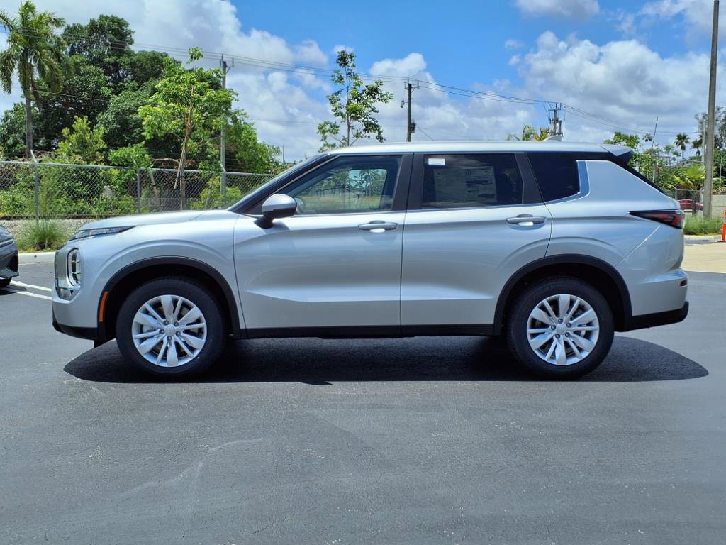 New 2025 Mitsubishi Outlander ES image 2