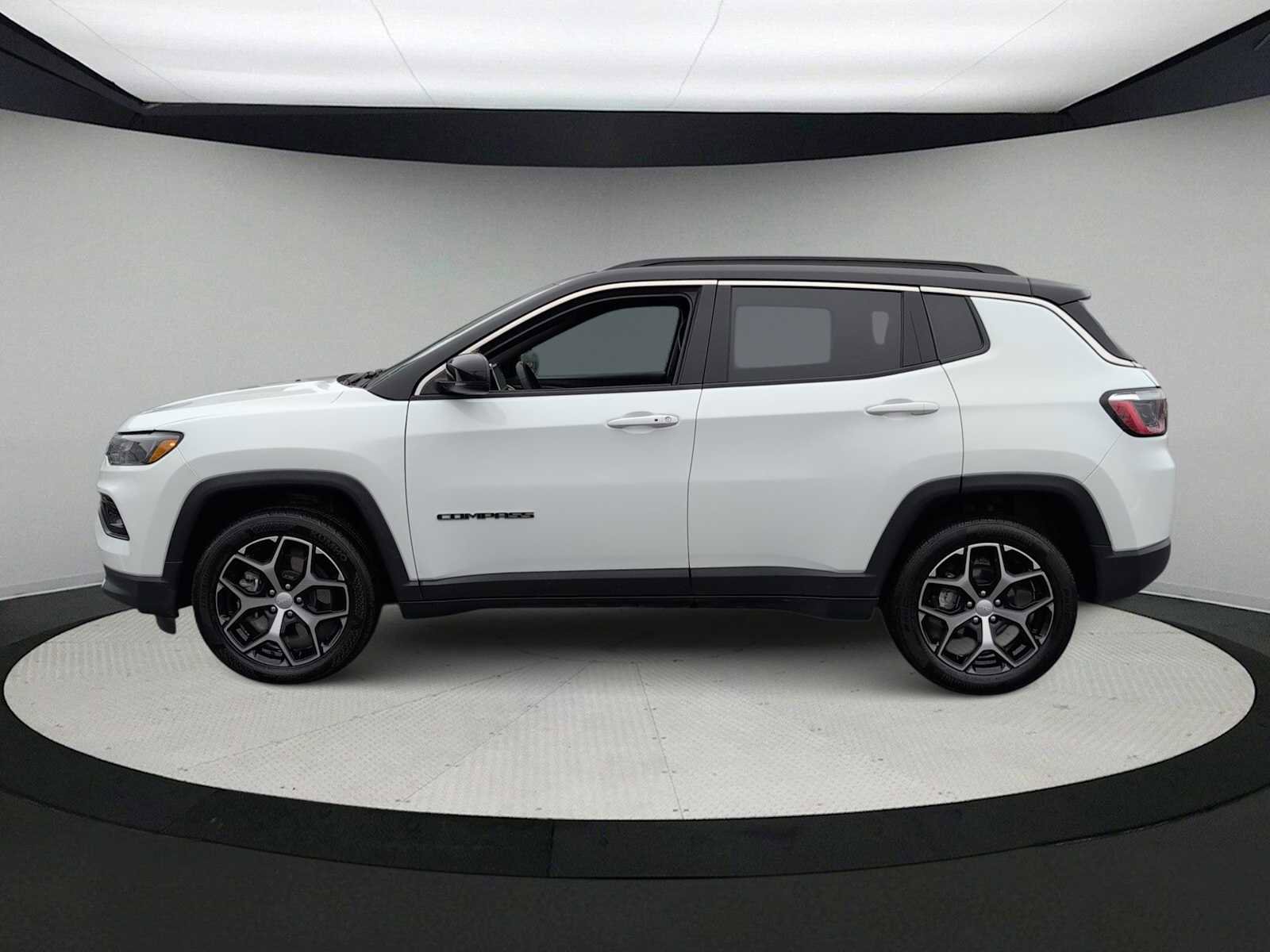 Used 2024 Jeep Compass Limited AWD/4WD image 5
