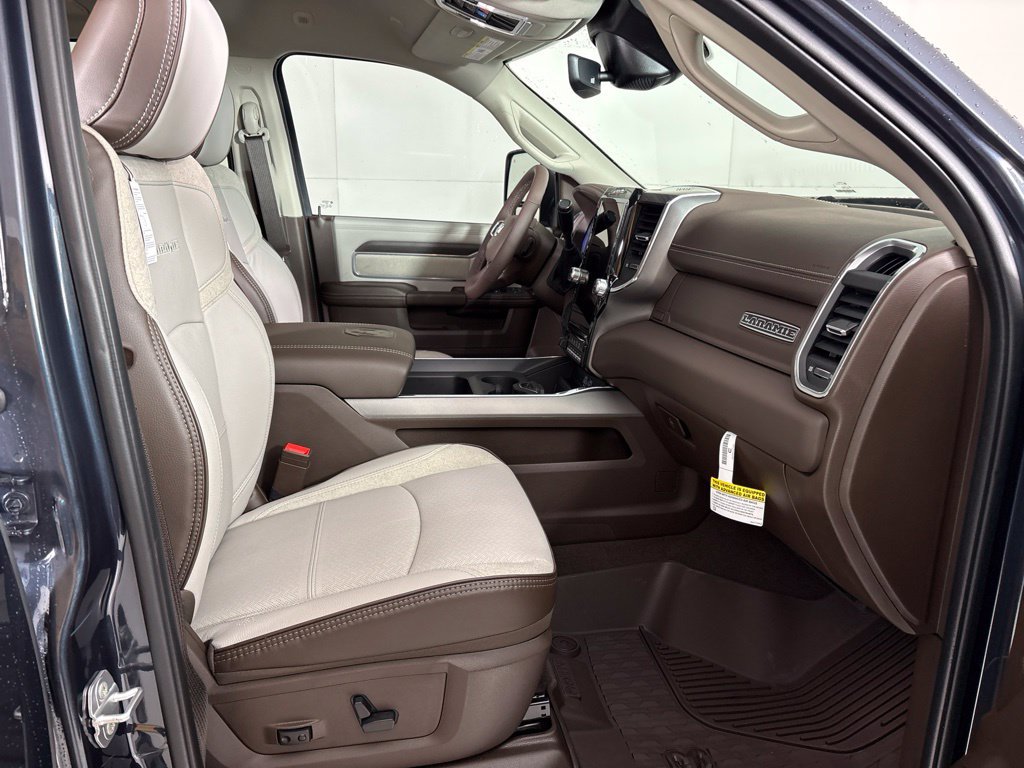 New 2027 RAM 3500 Laramie AWD/4WD image 18
