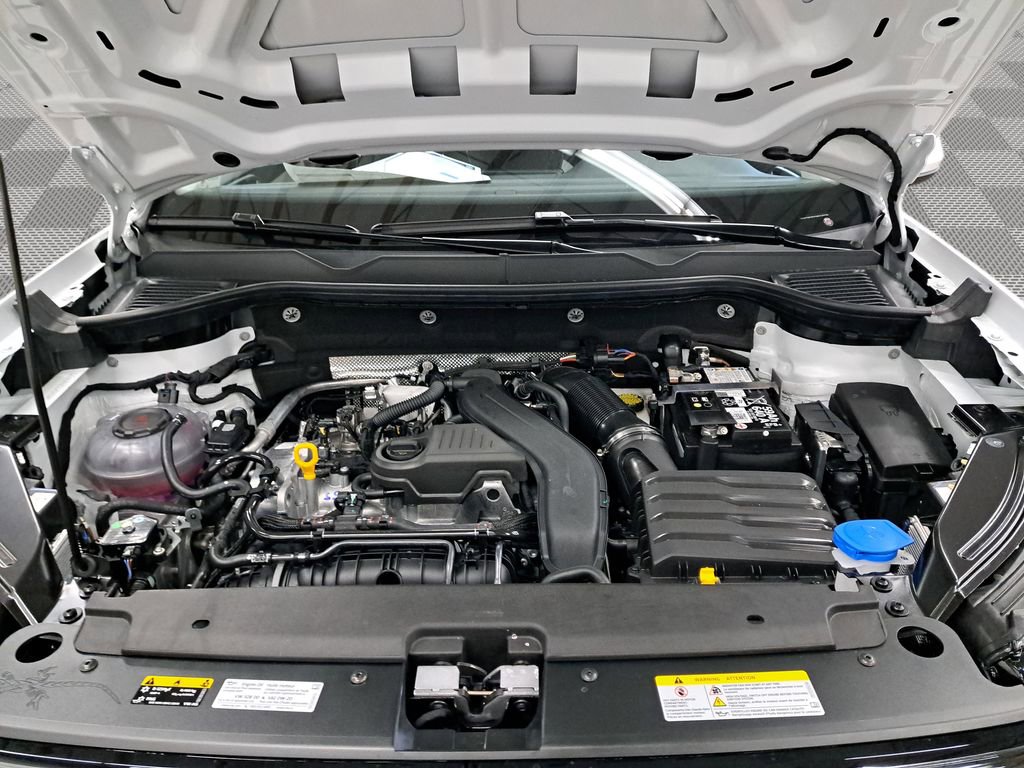 New 2025 Volkswagen Taos SEL image 28