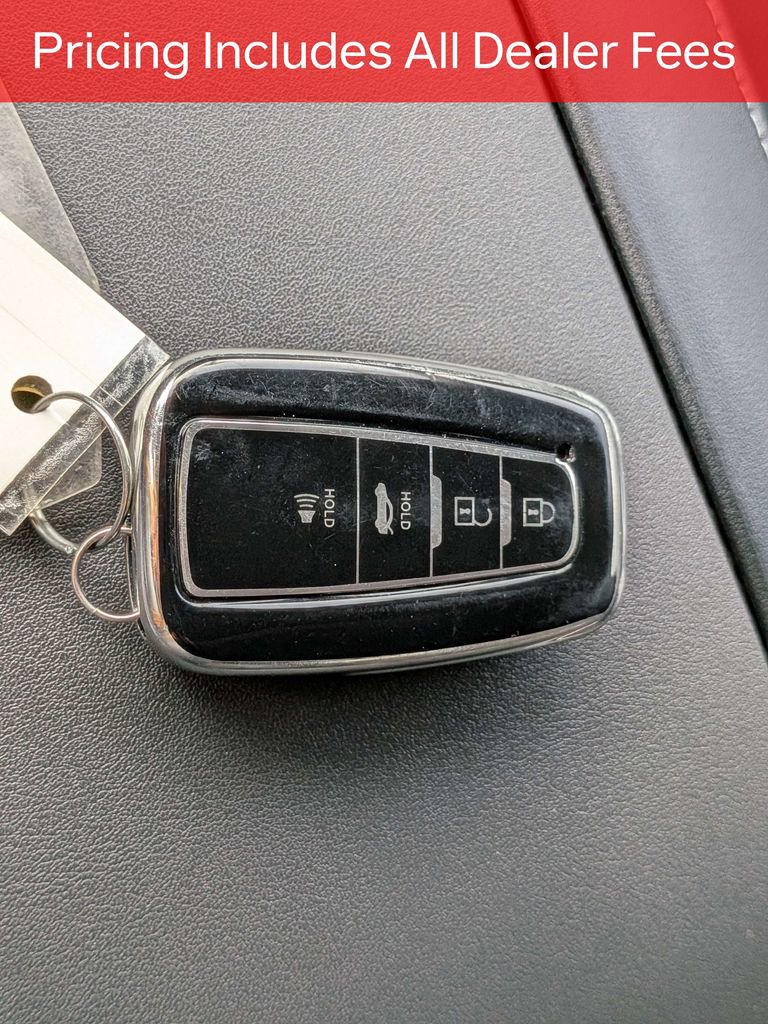 Used 2023 Toyota Highlander Limited FWD image 32