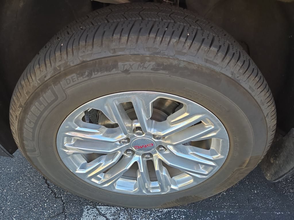 Used 2022 GMC Yukon XL SLT w/ SLT Premium Package AWD/4WD image 4