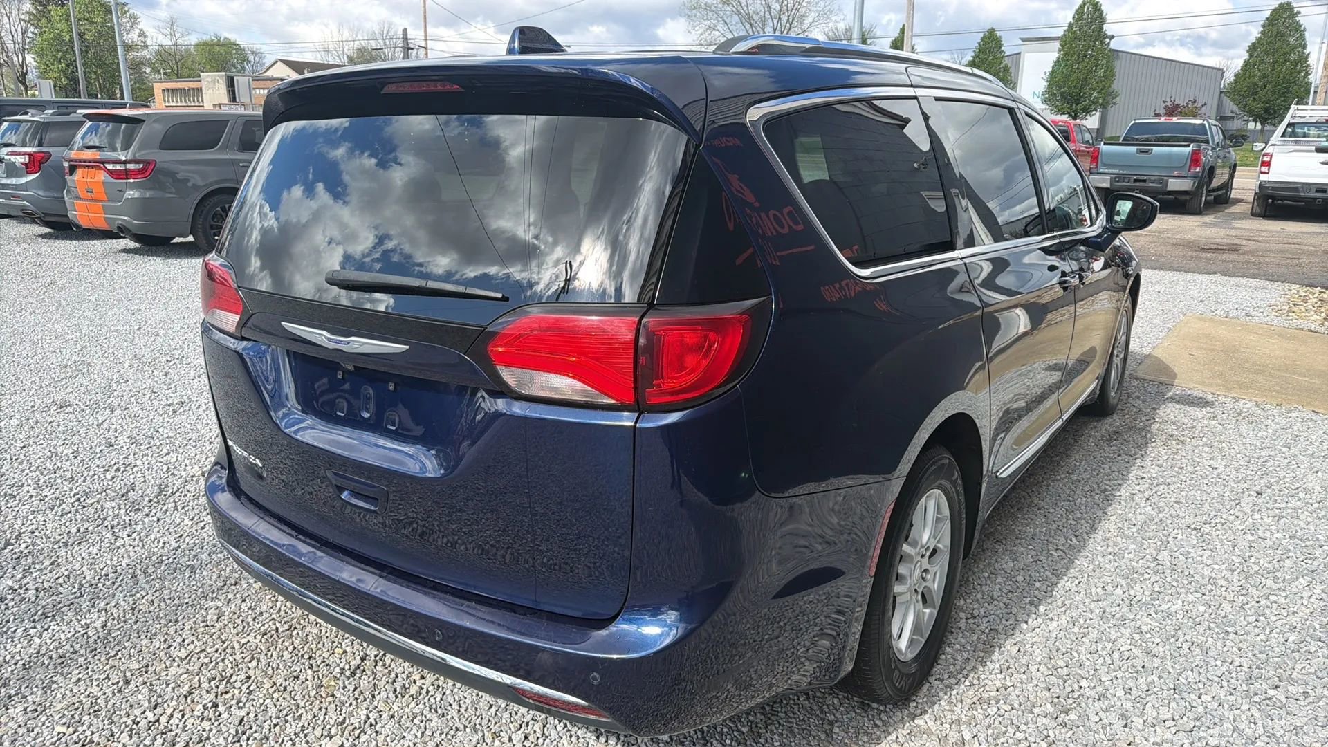 Used 2020 Chrysler Pacifica Touring-L FWD image 5