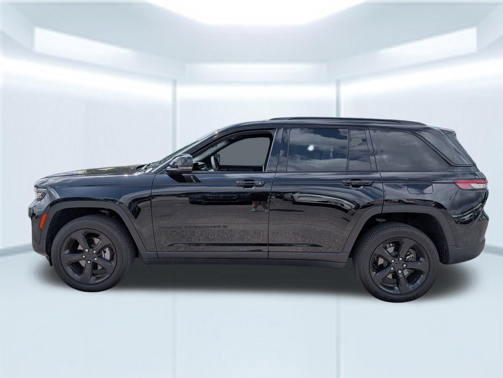 Used 2025 Jeep Grand Cherokee Altitude RWD video 3