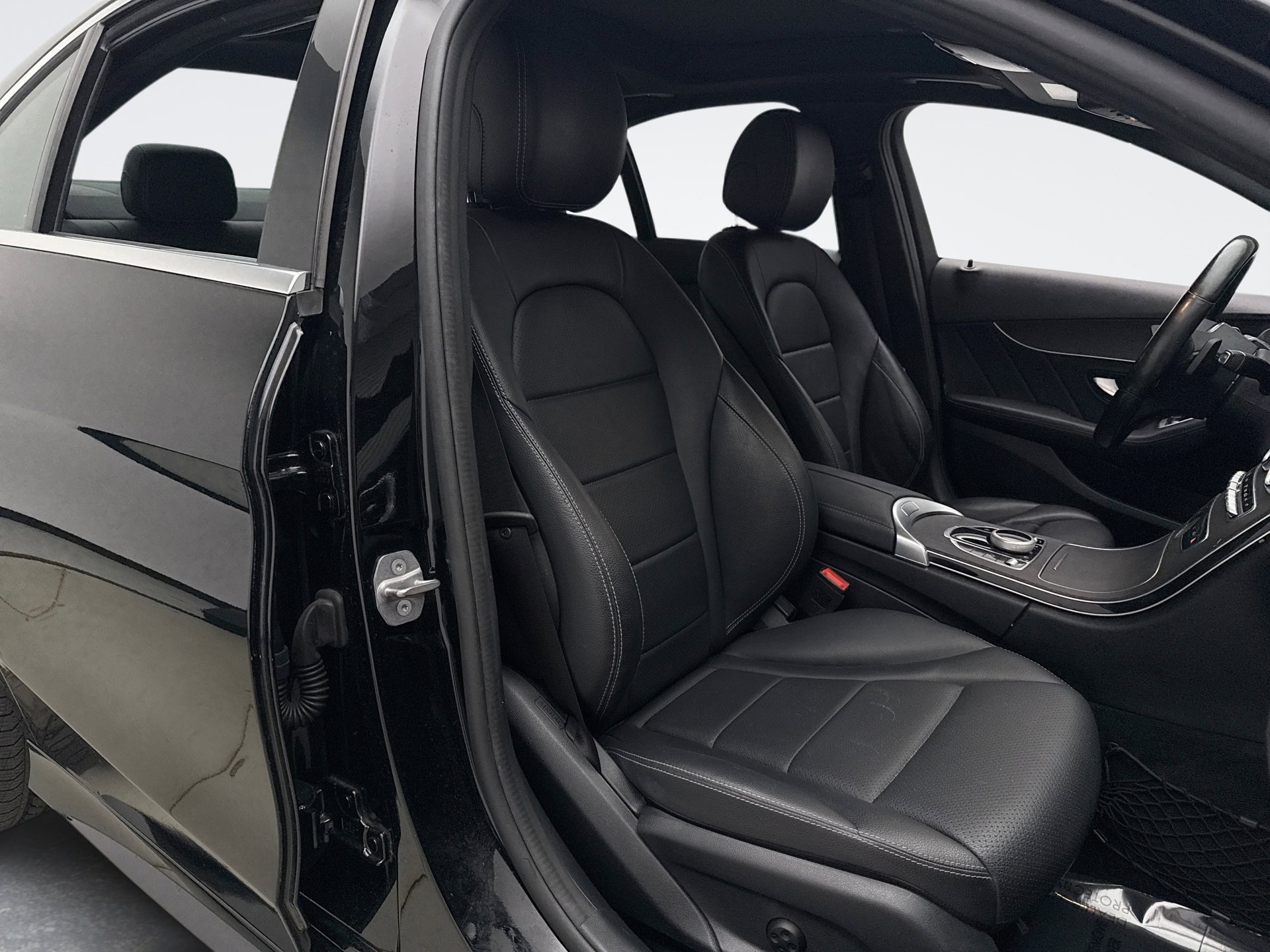 Used 2021 Mercedes-Benz C 300 4MATIC Sedan w/ AMG Line image 16