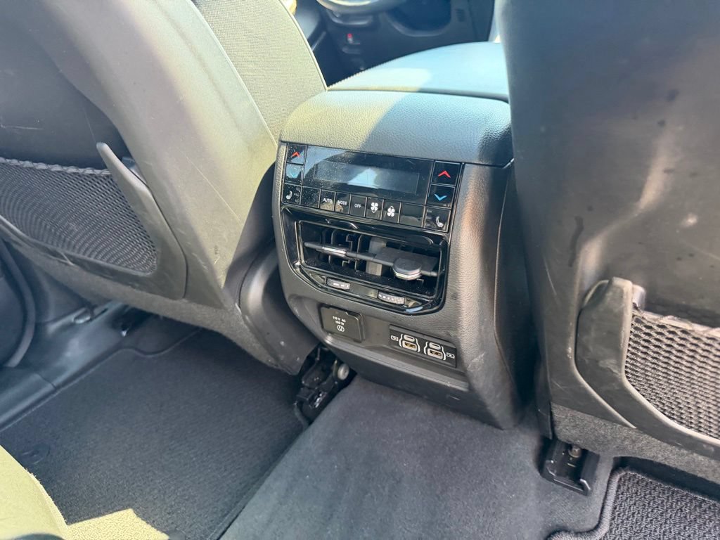 Used 2025 Jeep Grand Cherokee Summit AWD/4WD image 38