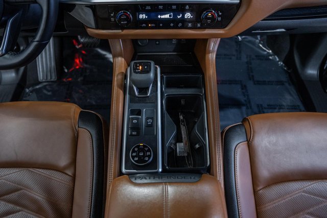 Used 2024 Nissan Pathfinder Platinum w/ Black Appearance Package image 26