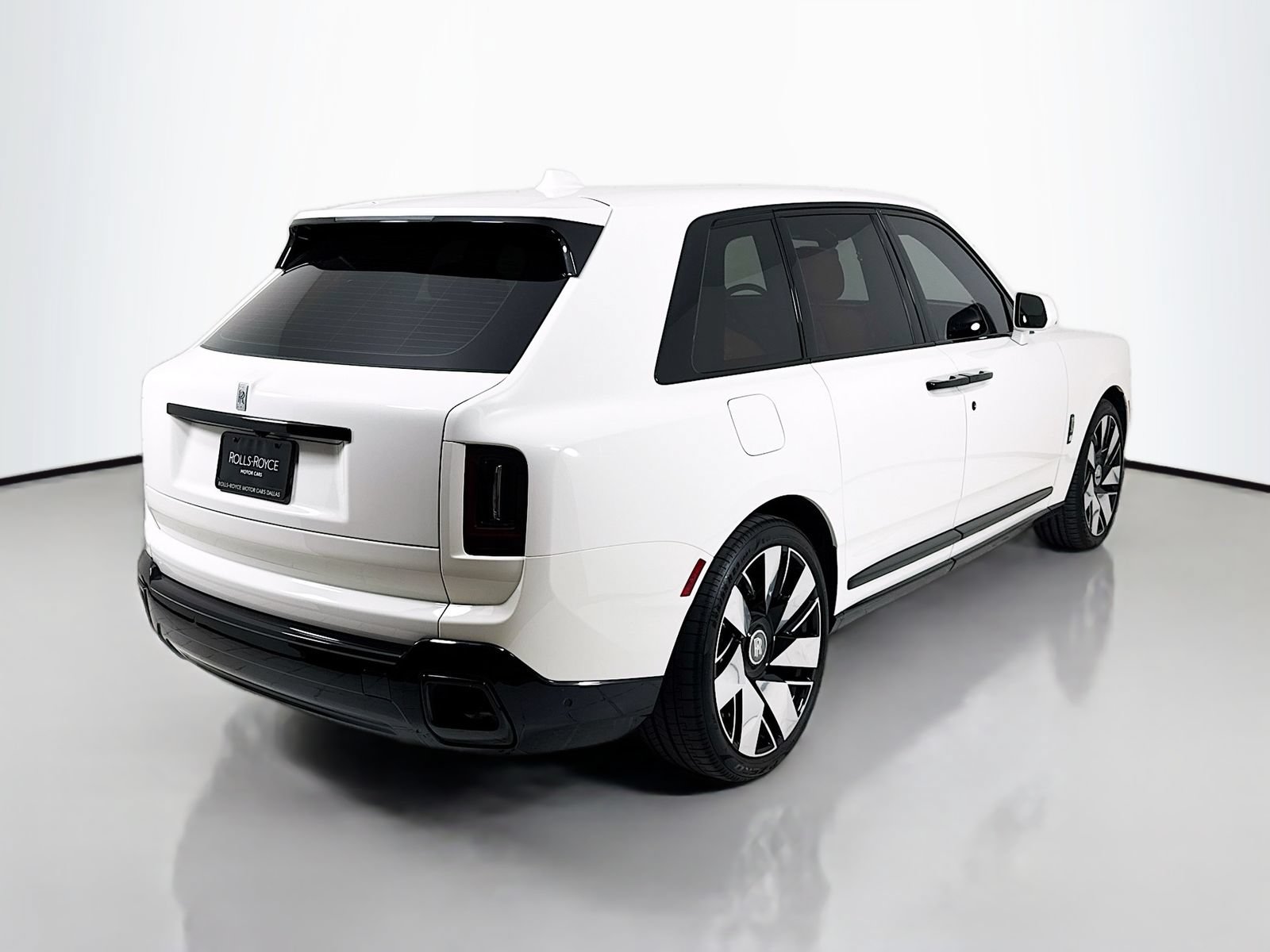 Certified 2025 Rolls-Royce Cullinan AWD/4WD image 8