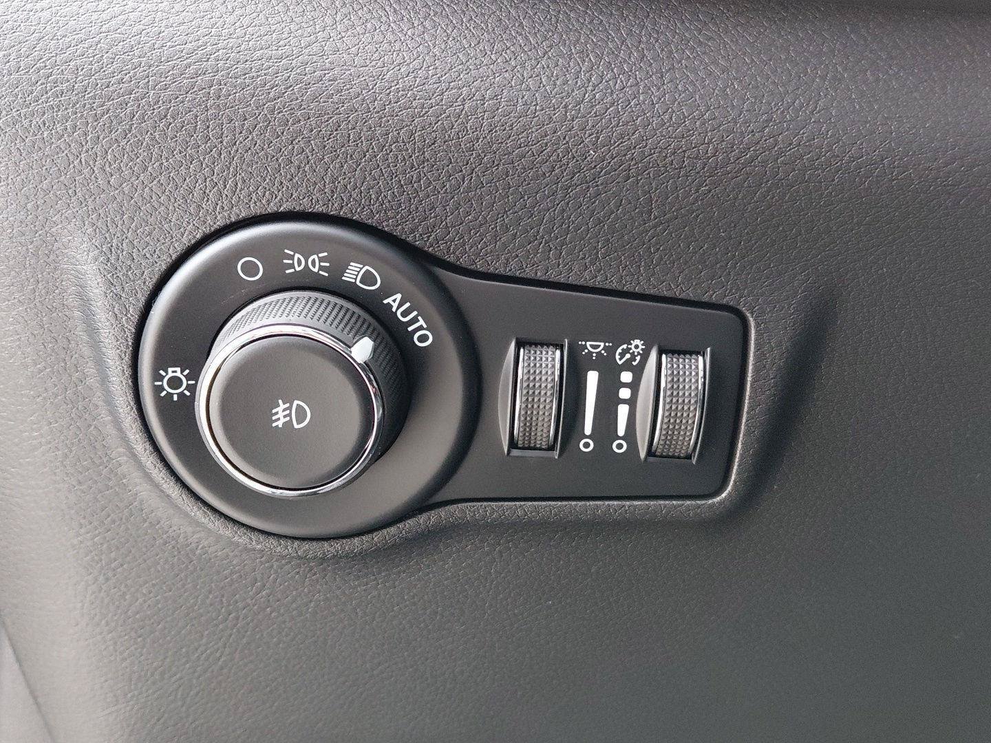 New 2026 Jeep Compass Limited w/ Sun, Sound & Navigation Group AWD/4WD image 27