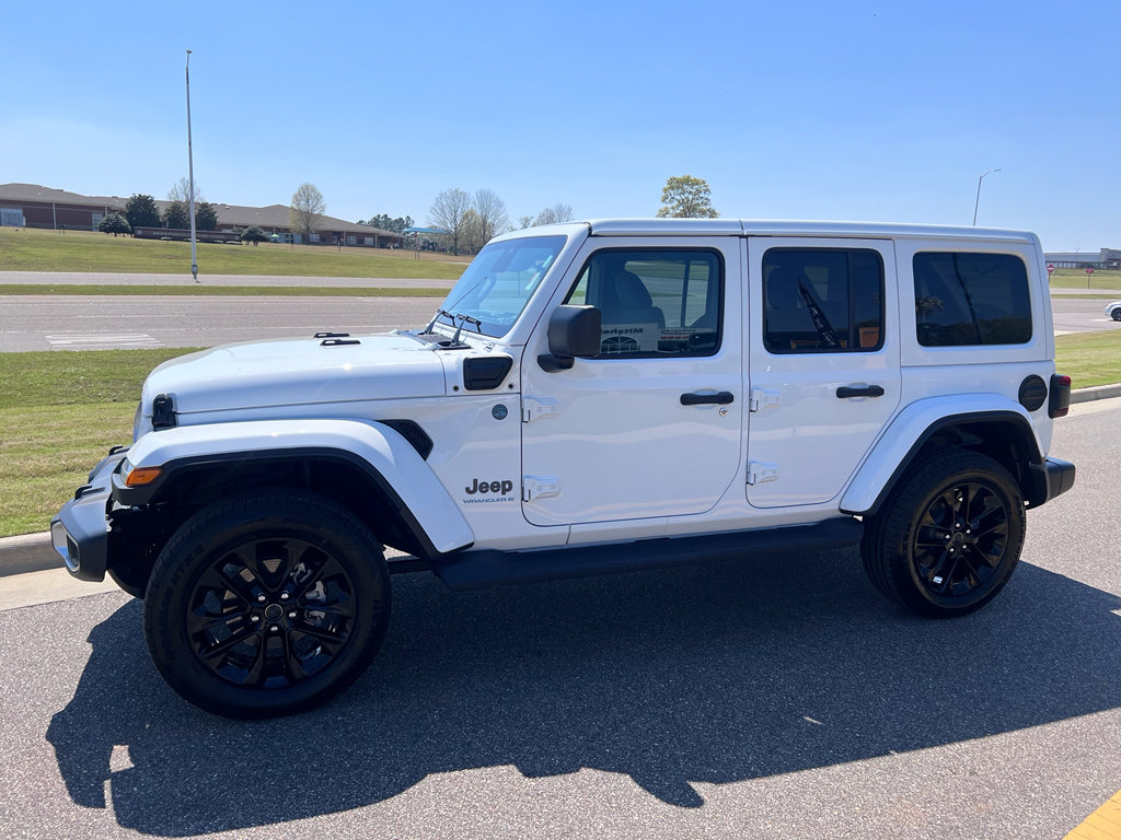 Used 2025 Jeep Wrangler Sahara image 10