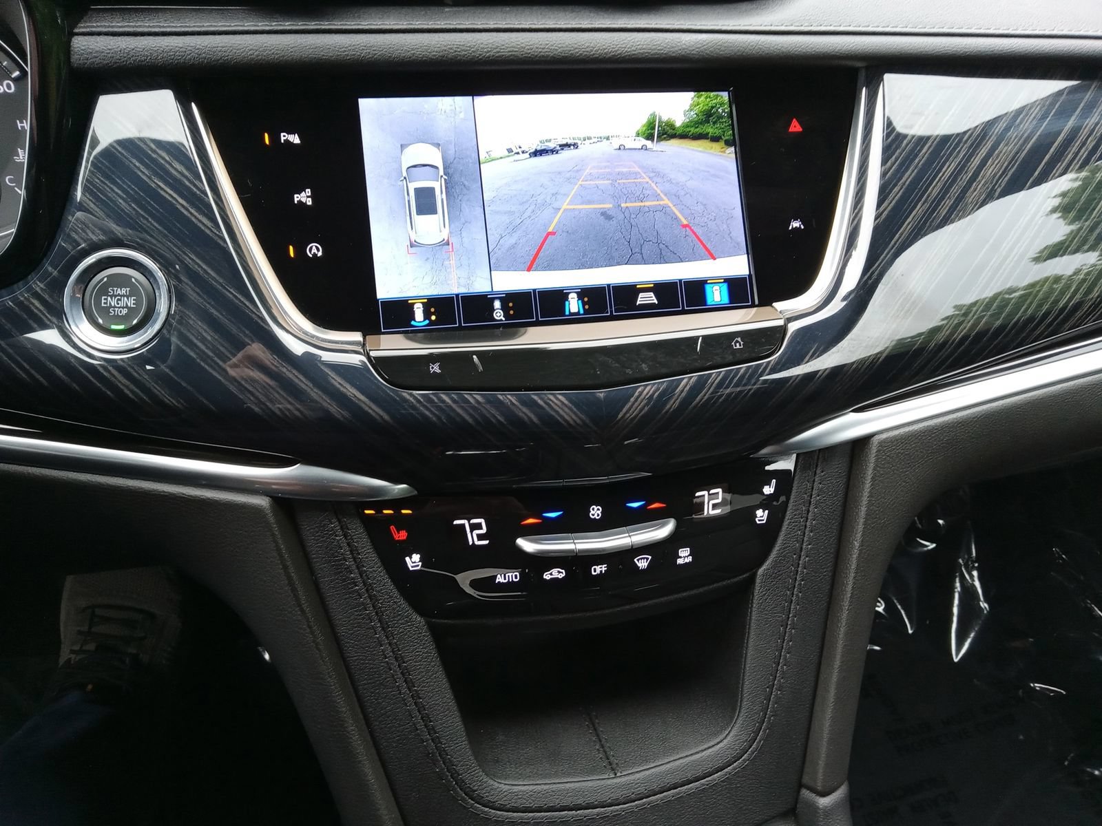 Used 2024 Cadillac XT6 Premium Luxury w/ Technology Package AWD/4WD image 17