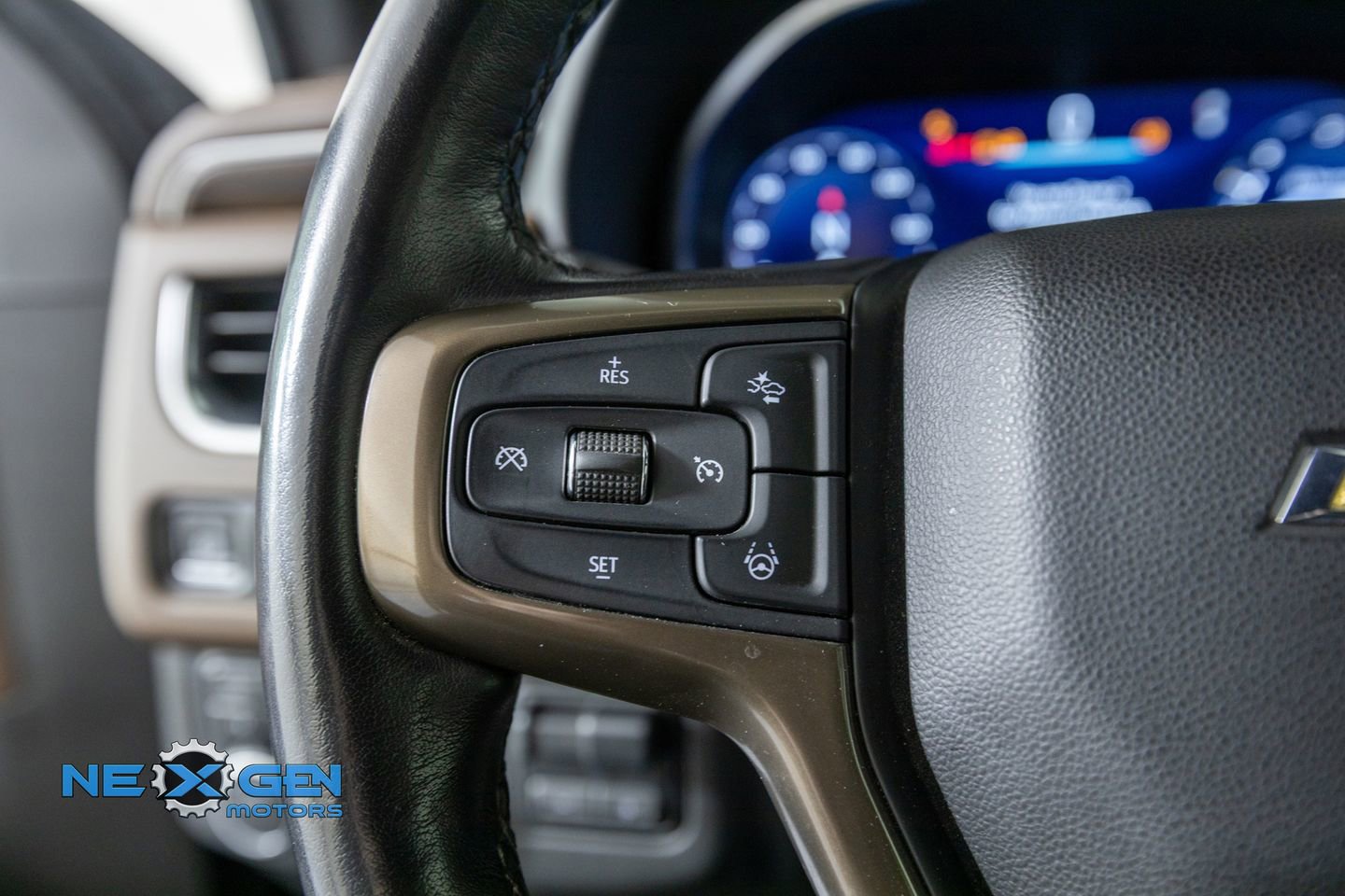 Used 2024 Chevrolet Suburban High Country w/ Advanced Technology Package image 14