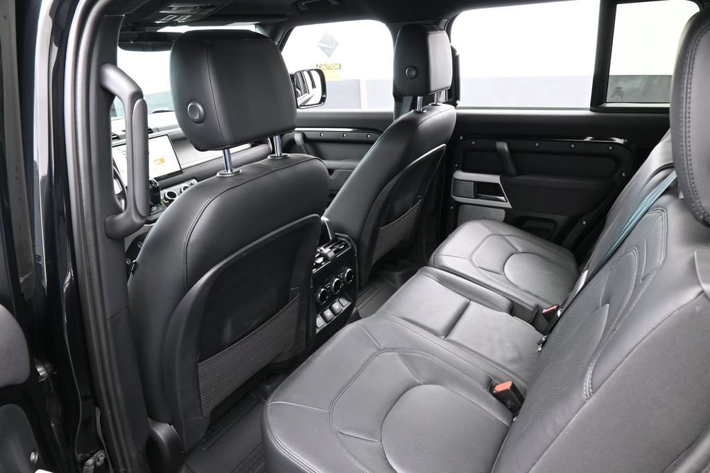 Used 2023 Land Rover Defender 130 SE AWD/4WD image 35