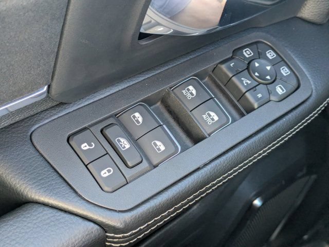 Used 2026 RAM 3500 Laramie AWD/4WD image 19