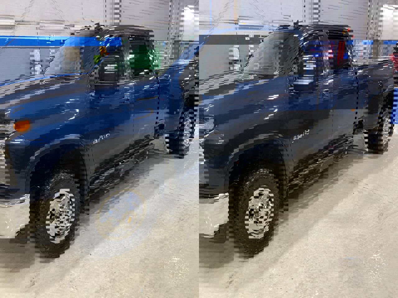 Used 2021 Chevrolet Silverado 3500 LT w/ Convenience Package AWD/4WD image 4