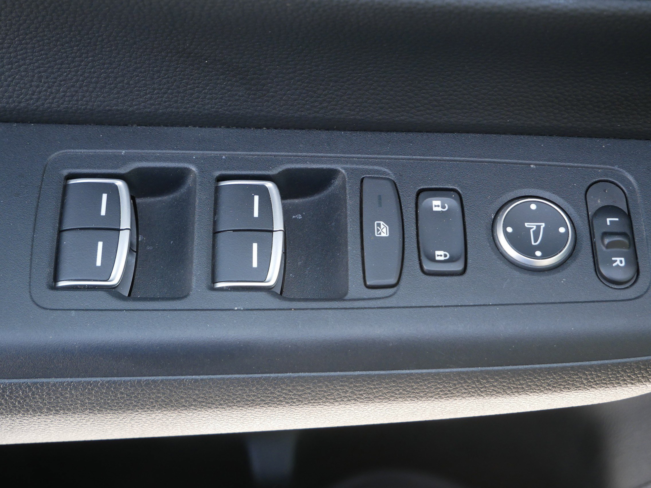 Used 2023 Honda CR-V EX-L image 19