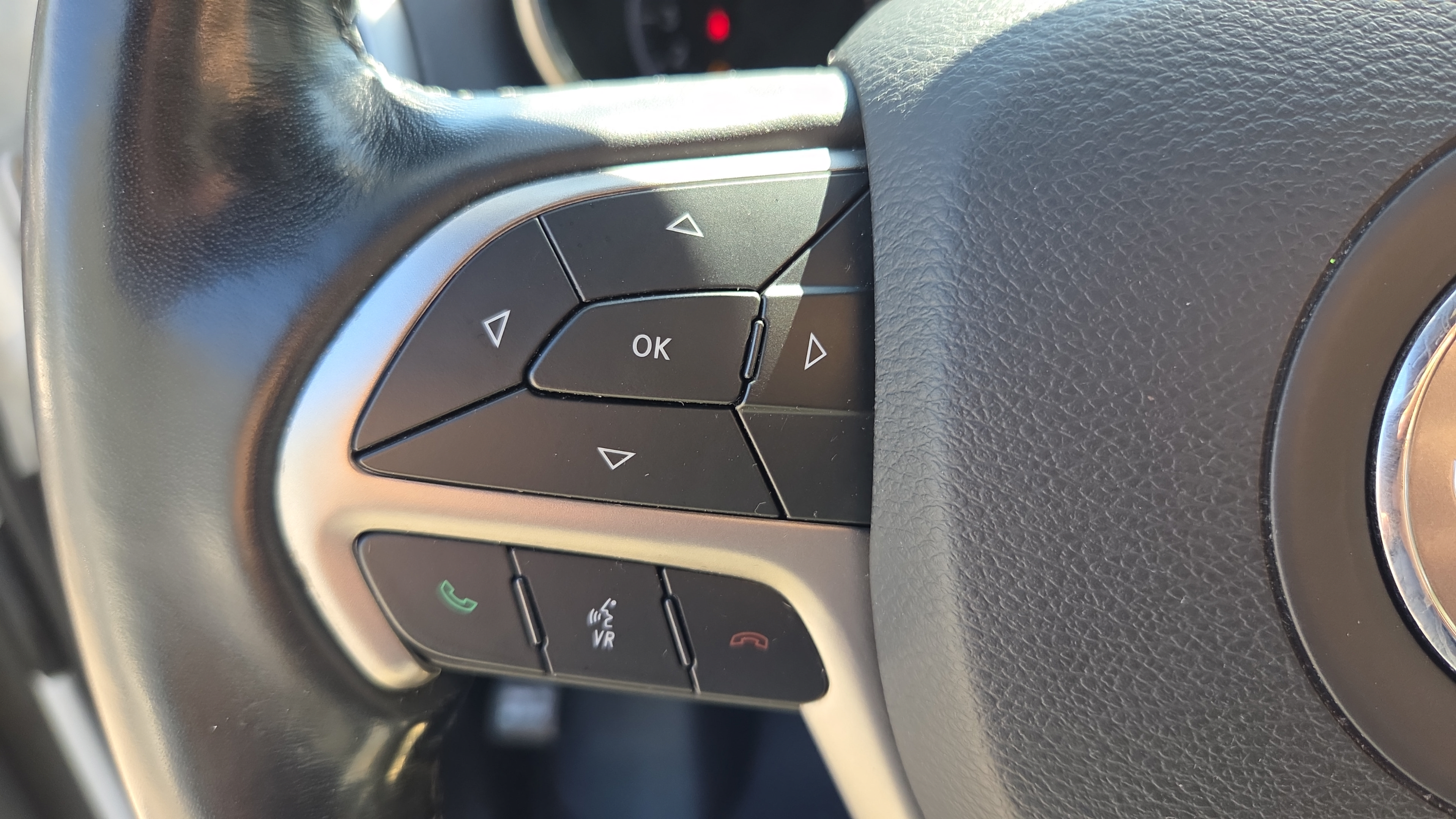 Used 2020 Jeep Grand Cherokee Limited AWD/4WD image 31