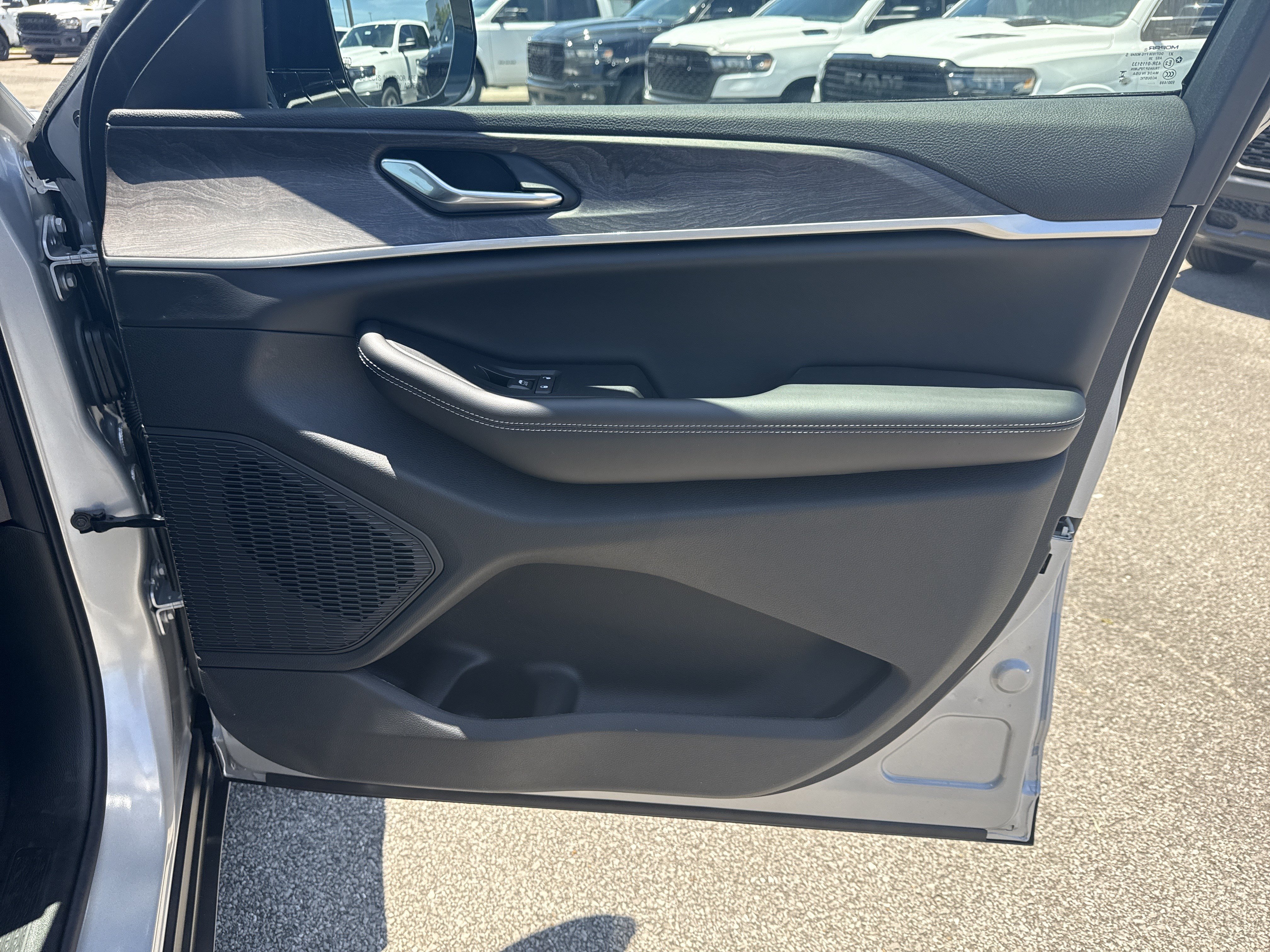 New 2026 Jeep Grand Cherokee Altitude RWD image 15