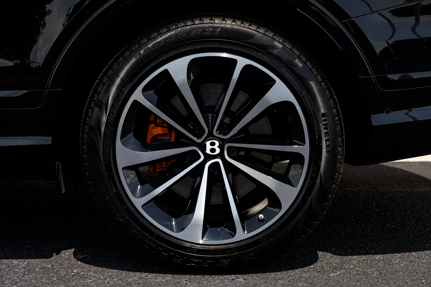 Certified 2023 Bentley Bentayga Extended Wheelbase AWD/4WD image 29