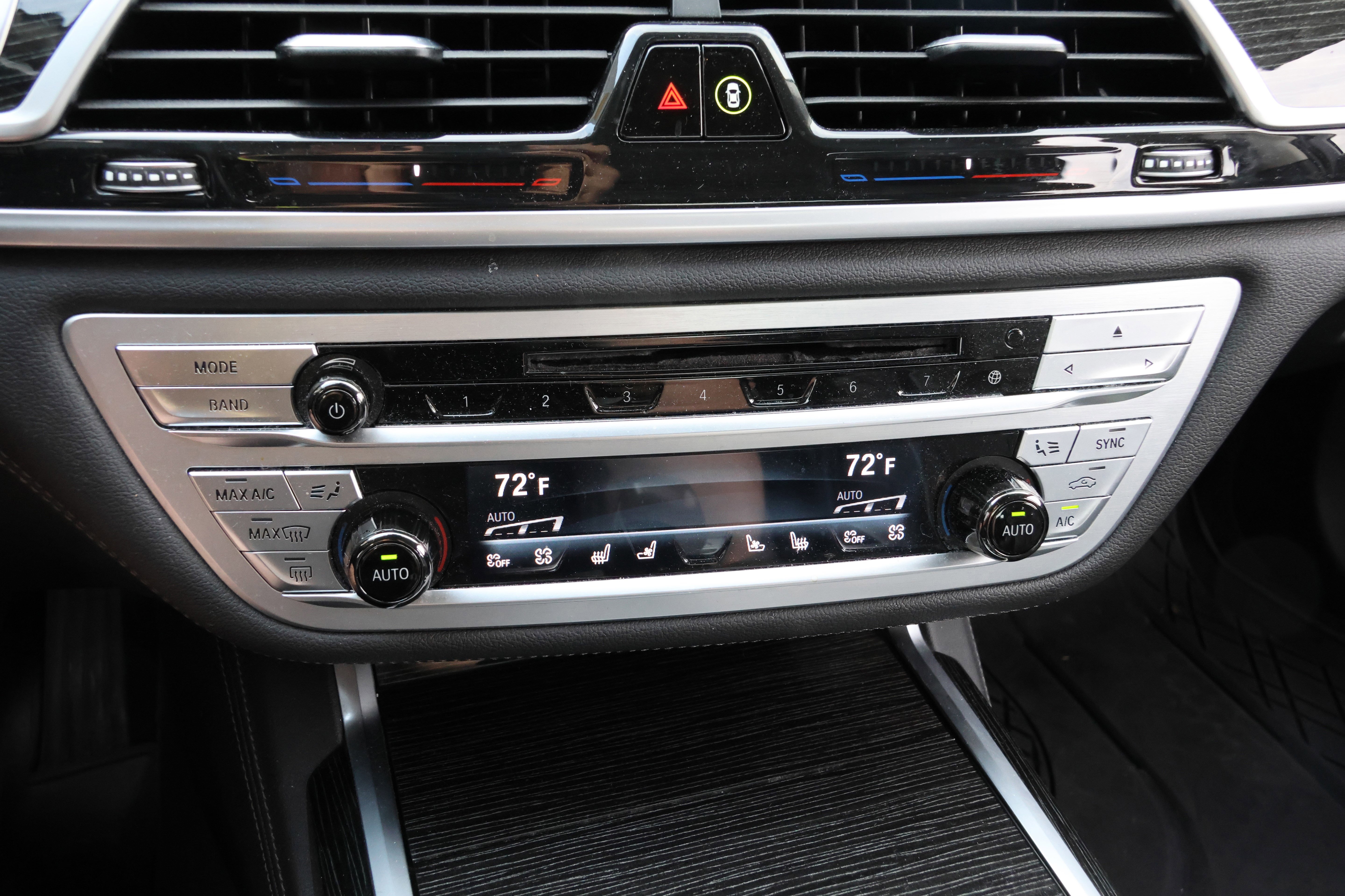 Used 2020 BMW 740i w/ Premium Package RWD image 23